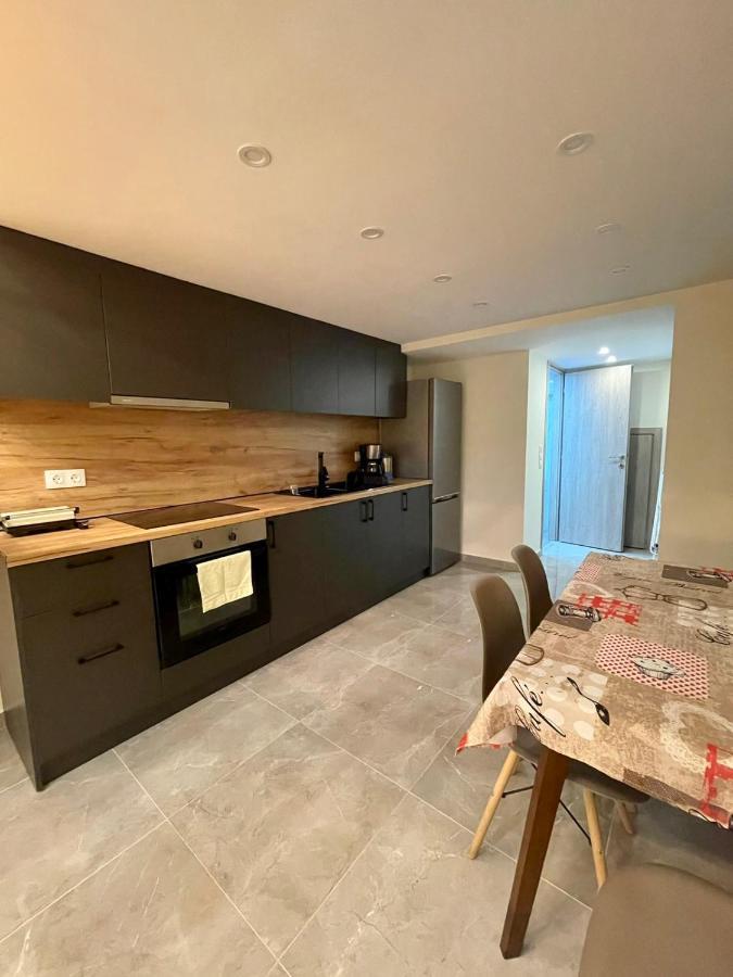 Minimal Two-Floor Apartment سالونيك المظهر الخارجي الصورة